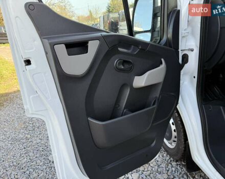 Белый Рено Мастер, объемом двигателя 2.3 л и пробегом 250 тыс. км за 15800 $, фото 9 на Automoto.ua