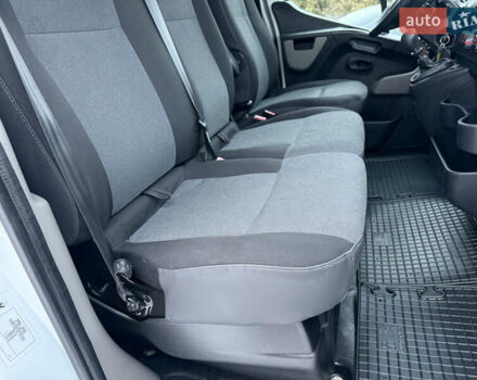 Белый Рено Мастер, объемом двигателя 2.3 л и пробегом 280 тыс. км за 17500 $, фото 54 на Automoto.ua