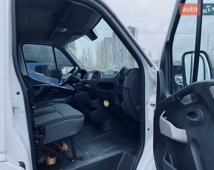 Белый Рено Мастер, объемом двигателя 2.3 л и пробегом 378 тыс. км за 13700 $, фото 21 на Automoto.ua