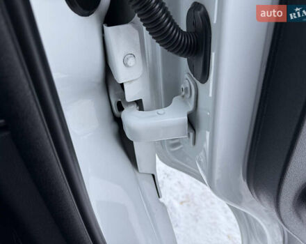 Белый Рено Мастер, объемом двигателя 2.3 л и пробегом 280 тыс. км за 17500 $, фото 48 на Automoto.ua