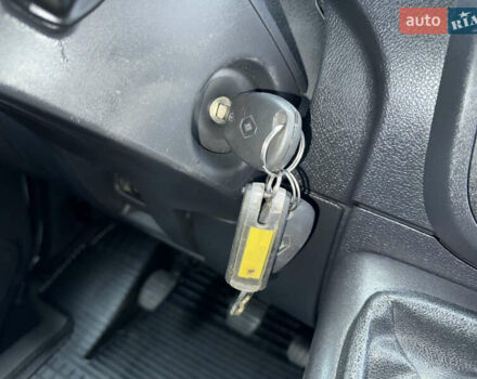 Белый Рено Мастер, объемом двигателя 2.3 л и пробегом 280 тыс. км за 17500 $, фото 62 на Automoto.ua