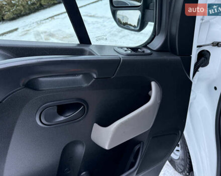 Белый Рено Мастер, объемом двигателя 2.3 л и пробегом 280 тыс. км за 17500 $, фото 30 на Automoto.ua