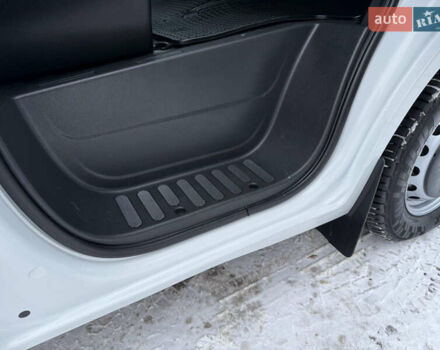 Белый Рено Мастер, объемом двигателя 2.3 л и пробегом 280 тыс. км за 17500 $, фото 51 на Automoto.ua