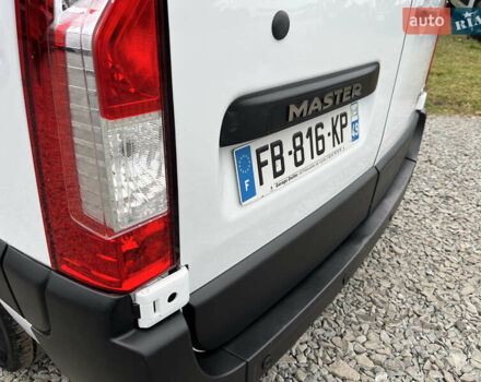 Белый Рено Мастер, объемом двигателя 2.3 л и пробегом 280 тыс. км за 15300 $, фото 49 на Automoto.ua