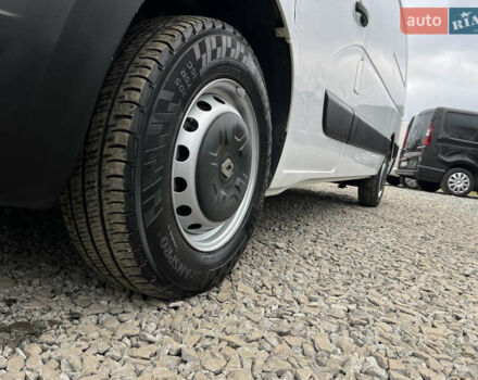 Белый Рено Мастер, объемом двигателя 2.3 л и пробегом 280 тыс. км за 15300 $, фото 16 на Automoto.ua