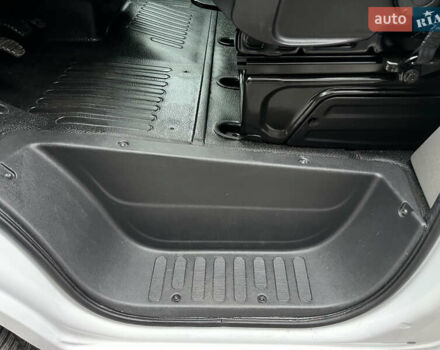 Белый Рено Мастер, объемом двигателя 2.3 л и пробегом 195 тыс. км за 17400 $, фото 22 на Automoto.ua