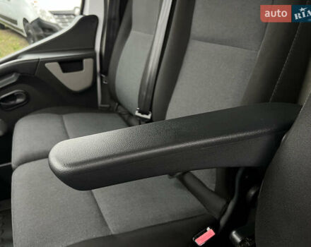 Белый Рено Мастер, объемом двигателя 2.3 л и пробегом 280 тыс. км за 15300 $, фото 31 на Automoto.ua