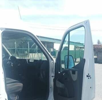 Белый Рено Мастер, объемом двигателя 2.3 л и пробегом 424 тыс. км за 16000 $, фото 3 на Automoto.ua