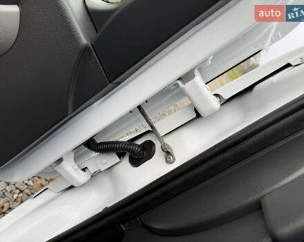 Білий Рено Мастєр, об'ємом двигуна 2.3 л та пробігом 2 тис. км за 16800 $, фото 21 на Automoto.ua