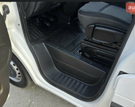 Білий Рено Мастєр, об'ємом двигуна 2.3 л та пробігом 187 тис. км за 17800 $, фото 5 на Automoto.ua