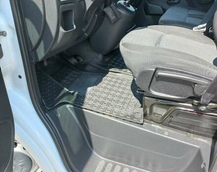 Белый Рено Мастер, объемом двигателя 2.3 л и пробегом 233 тыс. км за 16800 $, фото 3 на Automoto.ua