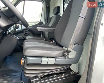 Рено Мастер 2019 в Львове на Automoto.ua Белый Рено Мастер, объемом двигателя 2.3 л и пробегом 294 тыс. км за 19650 $, фото 13 на Automoto.ua