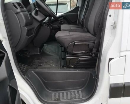 Белый Рено Мастер, объемом двигателя 2.3 л и пробегом 240 тыс. км за 16150 $, фото 17 на Automoto.ua