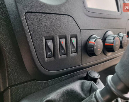 Белый Рено Мастер, объемом двигателя 2.3 л и пробегом 235 тыс. км за 18700 $, фото 22 на Automoto.ua