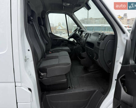 Белый Рено Мастер, объемом двигателя 0 л и пробегом 207 тыс. км за 18700 $, фото 42 на Automoto.ua