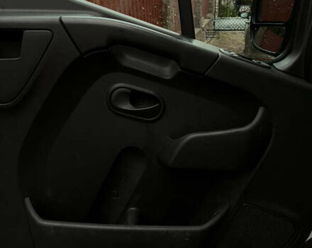 Белый Рено Мастер, объемом двигателя 2.3 л и пробегом 253 тыс. км за 19000 $, фото 11 на Automoto.ua