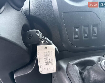 Белый Рено Мастер, объемом двигателя 0 л и пробегом 207 тыс. км за 18700 $, фото 31 на Automoto.ua