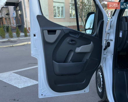 Белый Рено Мастер, объемом двигателя 2.3 л и пробегом 208 тыс. км за 18500 $, фото 28 на Automoto.ua