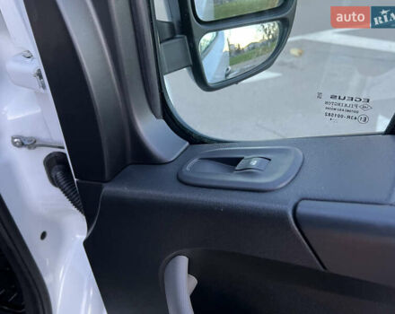 Белый Рено Мастер, объемом двигателя 2.3 л и пробегом 208 тыс. км за 18500 $, фото 46 на Automoto.ua