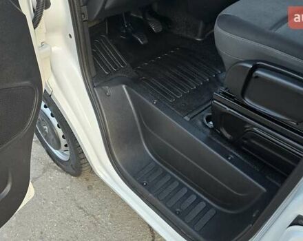 Белый Рено Мастер, объемом двигателя 2.3 л и пробегом 202 тыс. км за 17800 $, фото 5 на Automoto.ua