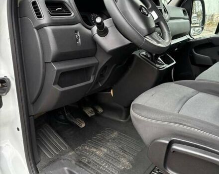 Білий Рено Мастєр, об'ємом двигуна 2.3 л та пробігом 278 тис. км за 17399 $, фото 6 на Automoto.ua