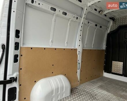 Белый Рено Мастер, объемом двигателя 2.3 л и пробегом 235 тыс. км за 18799 $, фото 26 на Automoto.ua