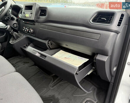 Белый Рено Мастер, объемом двигателя 0 л и пробегом 193 тыс. км за 23900 $, фото 31 на Automoto.ua