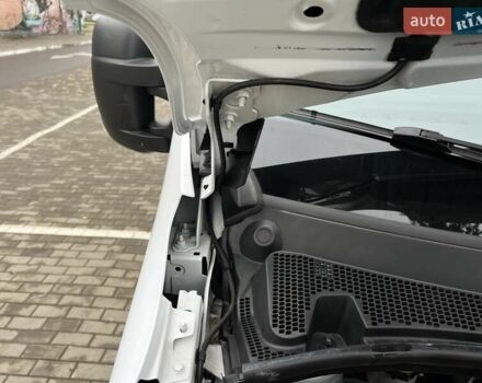 Белый Рено Мастер, объемом двигателя 2.3 л и пробегом 235 тыс. км за 18799 $, фото 19 на Automoto.ua