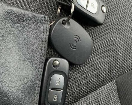 Белый Рено Мастер, объемом двигателя 2.3 л и пробегом 209 тыс. км за 19999 $, фото 54 на Automoto.ua