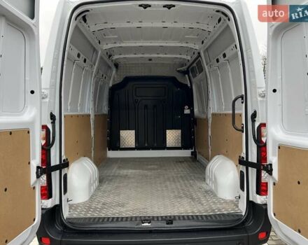 Белый Рено Мастер, объемом двигателя 2.3 л и пробегом 235 тыс. км за 18799 $, фото 24 на Automoto.ua