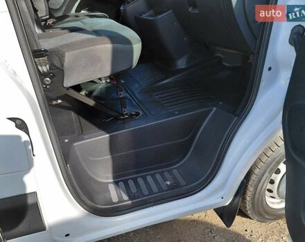 Белый Рено Мастер, объемом двигателя 2.3 л и пробегом 280 тыс. км за 17900 $, фото 52 на Automoto.ua