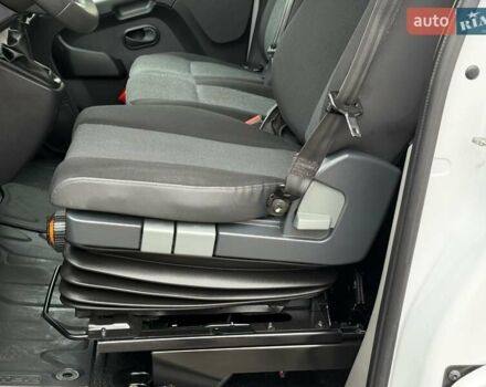 Белый Рено Мастер, объемом двигателя 2.3 л и пробегом 224 тыс. км за 18350 $, фото 12 на Automoto.ua