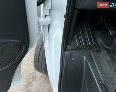 Белый Рено Мастер, объемом двигателя 2.3 л и пробегом 174 тыс. км за 21500 $, фото 75 на Automoto.ua