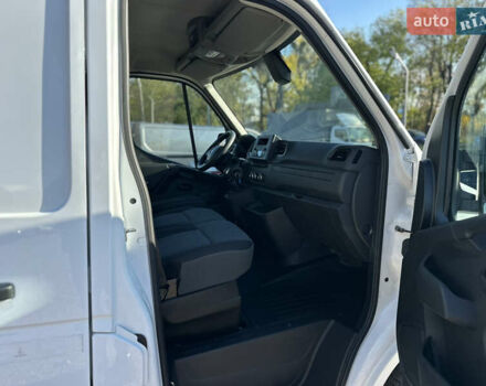 Белый Рено Мастер, объемом двигателя 2.3 л и пробегом 226 тыс. км за 19600 $, фото 23 на Automoto.ua