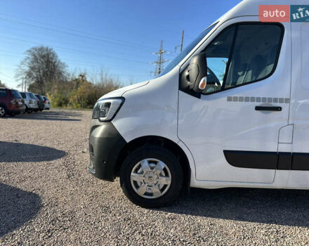 Белый Рено Мастер, объемом двигателя 2.3 л и пробегом 226 тыс. км за 19600 $, фото 5 на Automoto.ua