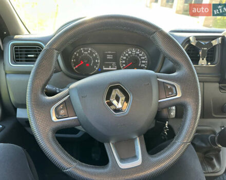 Белый Рено Мастер, объемом двигателя 2.5 л и пробегом 155 тыс. км за 20000 $, фото 14 на Automoto.ua