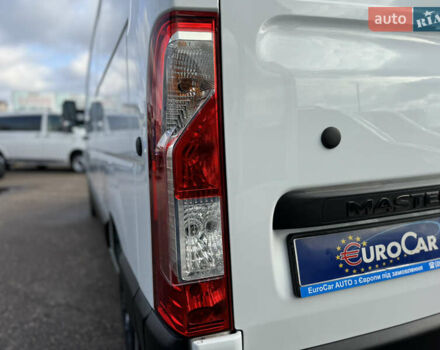 Белый Рено Мастер, объемом двигателя 2.3 л и пробегом 209 тыс. км за 21000 $, фото 31 на Automoto.ua