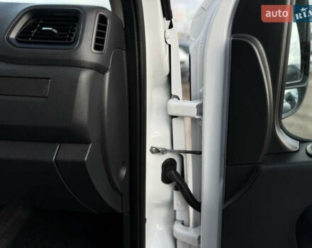 Белый Рено Мастер, объемом двигателя 2.3 л и пробегом 209 тыс. км за 21000 $, фото 78 на Automoto.ua