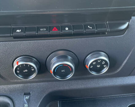 Белый Рено Мастер, объемом двигателя 2.3 л и пробегом 135 тыс. км за 20600 $, фото 47 на Automoto.ua