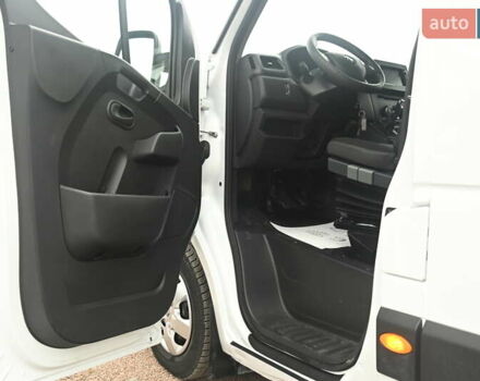 Белый Рено Мастер, объемом двигателя 2.3 л и пробегом 217 тыс. км за 19999 $, фото 17 на Automoto.ua