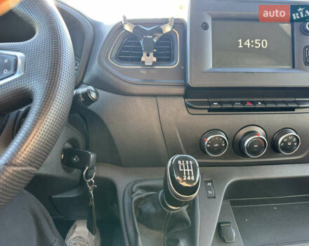 Белый Рено Мастер, объемом двигателя 2.5 л и пробегом 155 тыс. км за 20000 $, фото 13 на Automoto.ua