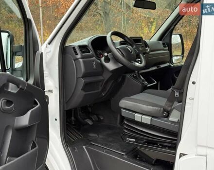 Белый Рено Мастер, объемом двигателя 2.3 л и пробегом 224 тыс. км за 18350 $, фото 11 на Automoto.ua