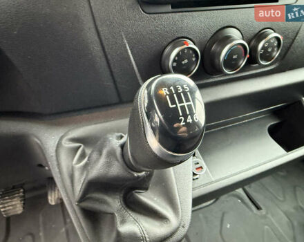 Белый Рено Мастер, объемом двигателя 0 л и пробегом 193 тыс. км за 23900 $, фото 24 на Automoto.ua