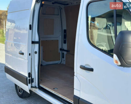 Белый Рено Мастер, объемом двигателя 2.5 л и пробегом 155 тыс. км за 20000 $, фото 3 на Automoto.ua