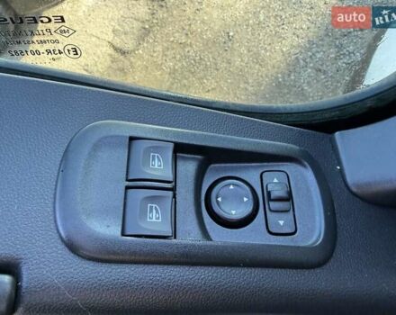 Белый Рено Мастер, объемом двигателя 2.3 л и пробегом 250 тыс. км за 19999 $, фото 16 на Automoto.ua