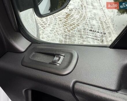 Білий Рено Мастєр, об'ємом двигуна 2.3 л та пробігом 209 тис. км за 18700 $, фото 51 на Automoto.ua