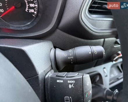 Белый Рено Мастер, объемом двигателя 2.3 л и пробегом 230 тыс. км за 19950 $, фото 28 на Automoto.ua