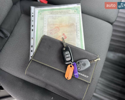 Белый Рено Мастер, объемом двигателя 2.3 л и пробегом 233 тыс. км за 17900 $, фото 117 на Automoto.ua