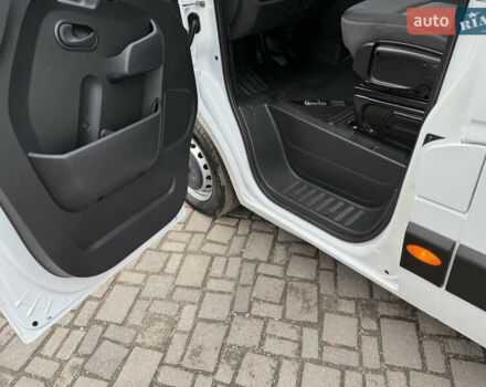 Білий Рено Мастєр, об'ємом двигуна 0 л та пробігом 266 тис. км за 21300 $, фото 32 на Automoto.ua