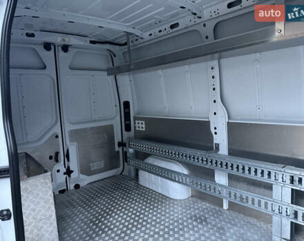 Белый Рено Мастер, объемом двигателя 0 л и пробегом 252 тыс. км за 18800 $, фото 74 на Automoto.ua